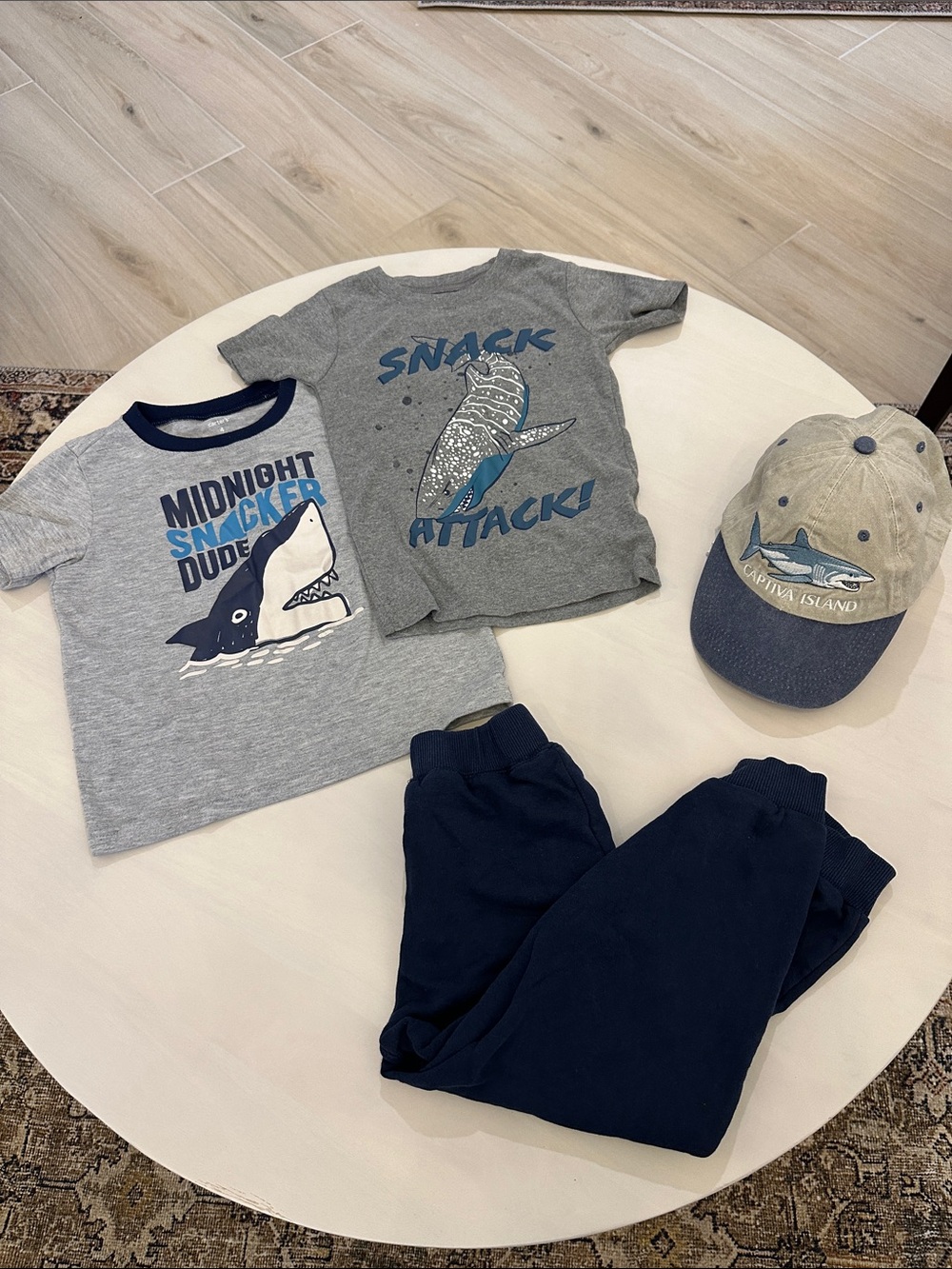 Kids Shark Graphic Tee Set with Navy Joggers and Cap - Gray & Navy- shark bubdke